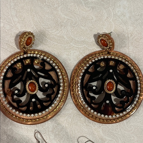 Elegant Gold and Black Chandelier Earrings - Picture 3 of 4